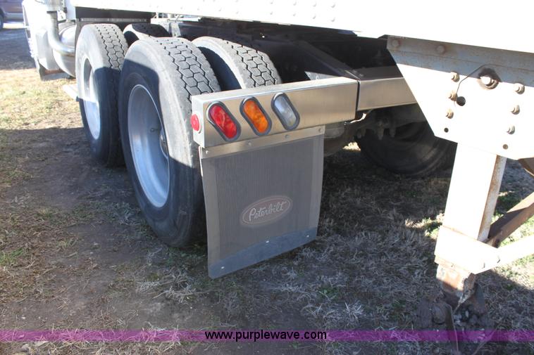 image for item 6809 1987 Peterbilt 379 semi truck