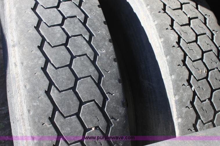 image for item 6809 1987 Peterbilt 379 semi truck