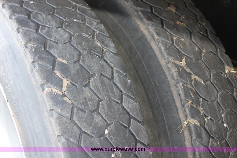 image for item 6809 1987 Peterbilt 379 semi truck