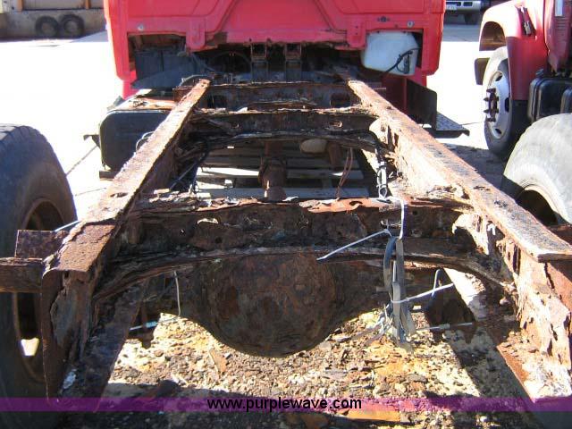 image for item 1502 2001 Freightliner FL70 conventional cab truck