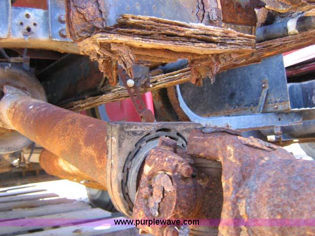 image for item 1502 2001 Freightliner FL70 conventional cab truck