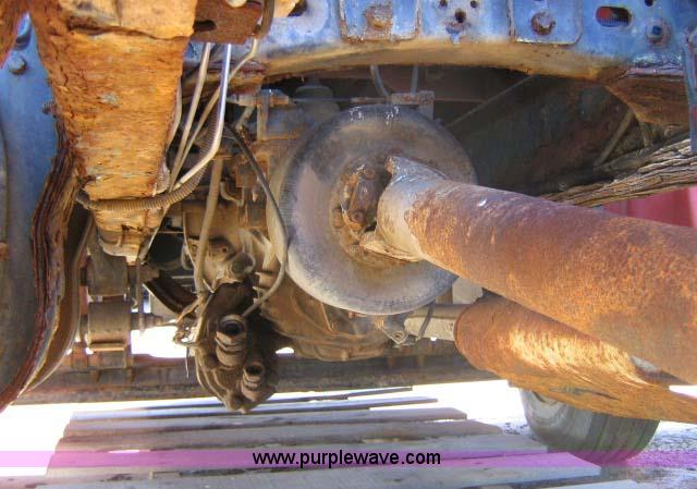 image for item 1502 2001 Freightliner FL70 conventional cab truck