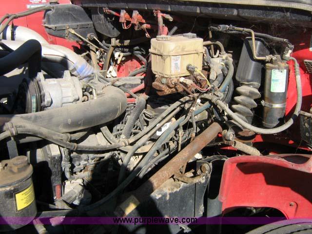 image for item 1502 2001 Freightliner FL70 conventional cab truck