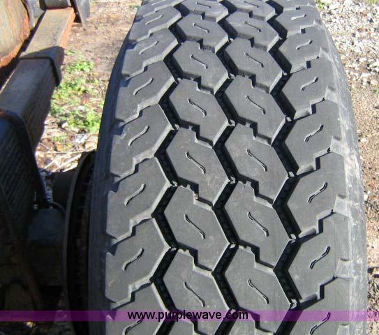 image for item 1502 2001 Freightliner FL70 conventional cab truck