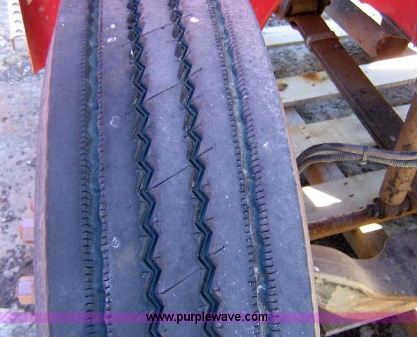 image for item 1502 2001 Freightliner FL70 conventional cab truck