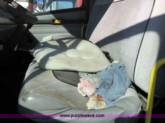 image for item 1502 2001 Freightliner FL70 conventional cab truck