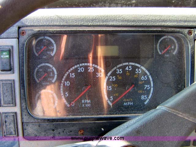 image for item 1502 2001 Freightliner FL70 conventional cab truck