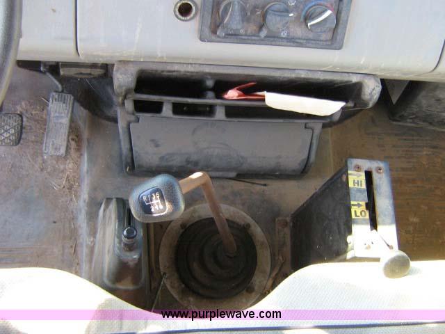 image for item 1502 2001 Freightliner FL70 conventional cab truck