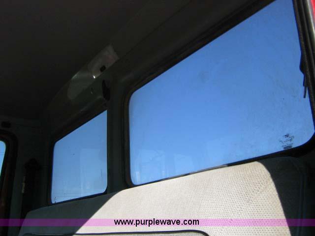 image for item 1502 2001 Freightliner FL70 conventional cab truck