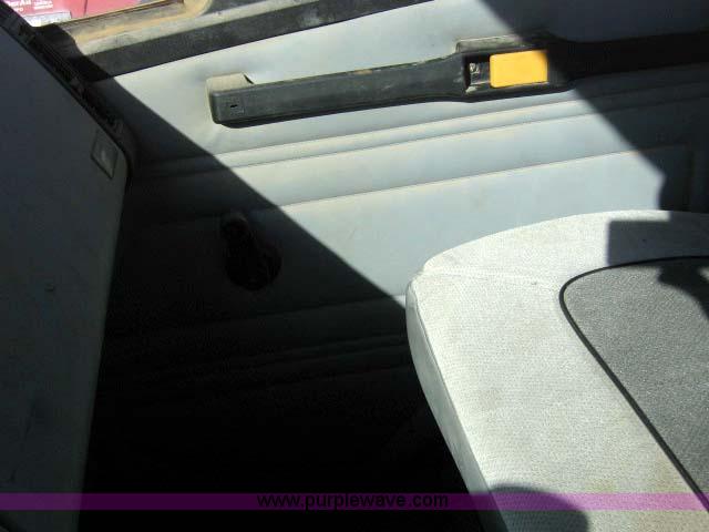 image for item 1502 2001 Freightliner FL70 conventional cab truck