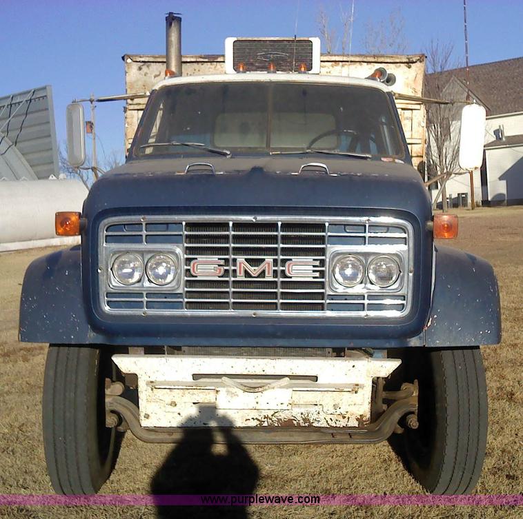 image for item 1610 1973 GMC 9500TS tandem axle grain truck