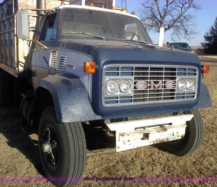 image for item 1610 1973 GMC 9500TS tandem axle grain truck