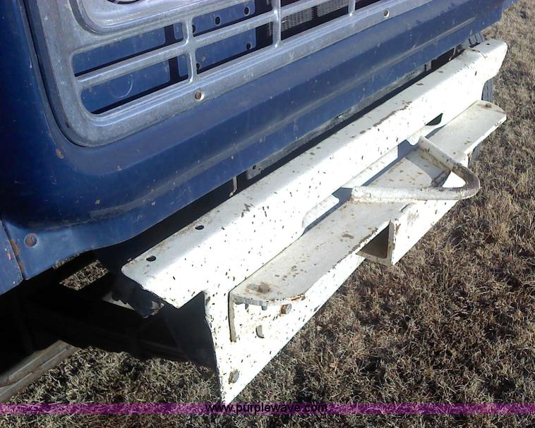 image for item 1610 1973 GMC 9500TS tandem axle grain truck