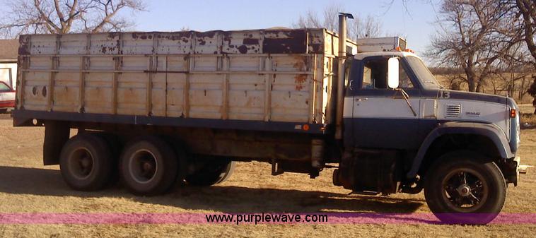 image for item 1610 1973 GMC 9500TS tandem axle grain truck