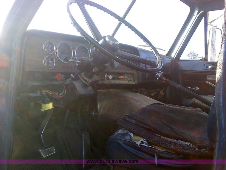 image for item 1610 1973 GMC 9500TS tandem axle grain truck