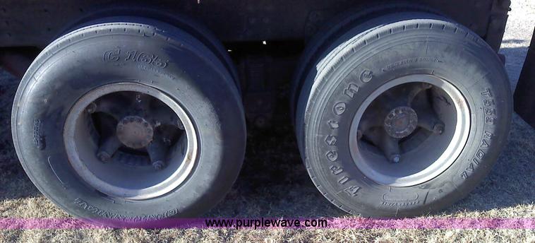 image for item 1610 1973 GMC 9500TS tandem axle grain truck