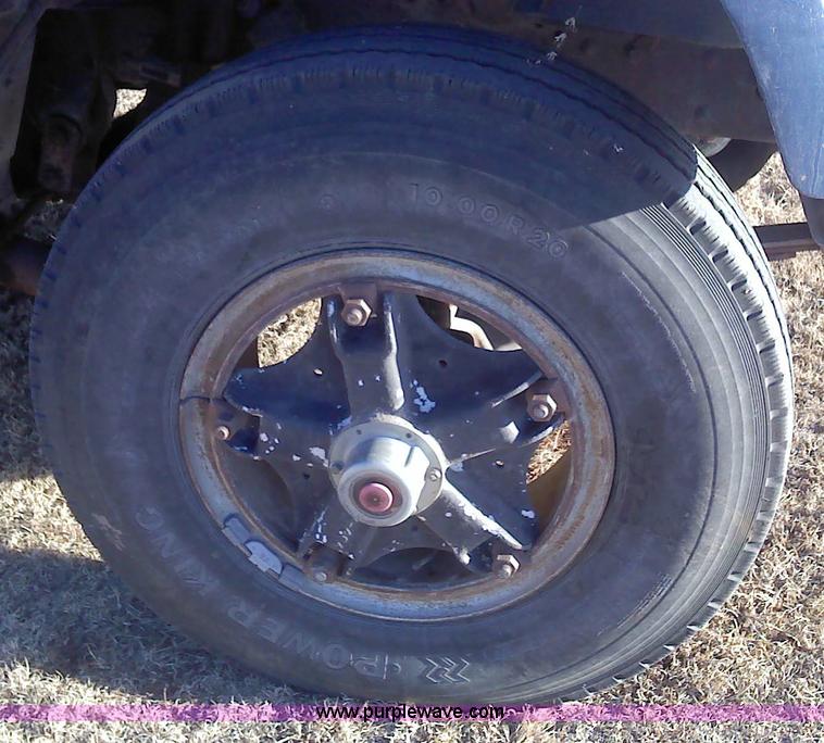 image for item 1610 1973 GMC 9500TS tandem axle grain truck