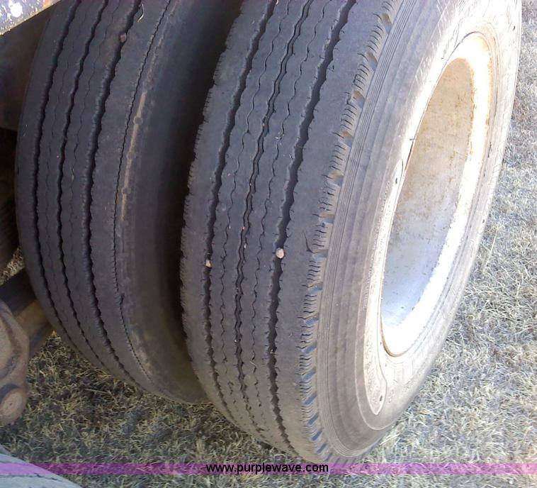 image for item 1610 1973 GMC 9500TS tandem axle grain truck