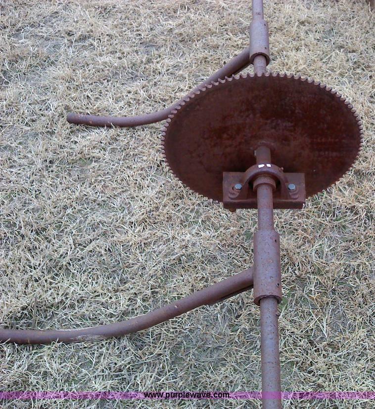 image for item 1802 8R30 corn reel