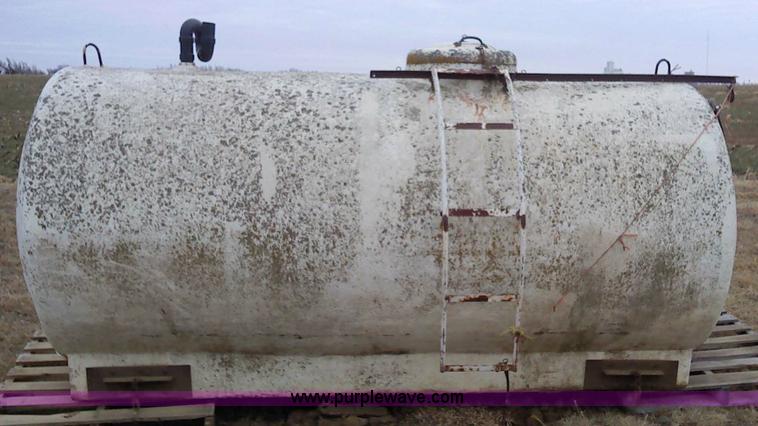 image for item 1804 Palmer 1981 fiberglass tank body