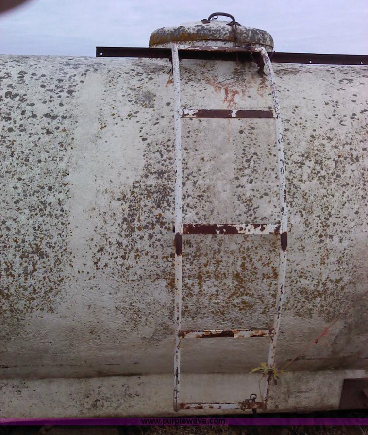 image for item 1804 Palmer 1981 fiberglass tank body