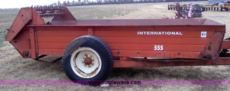image for item 1806 International Harvester 555 manure spreader