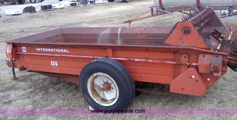 image for item 1806 International Harvester 555 manure spreader