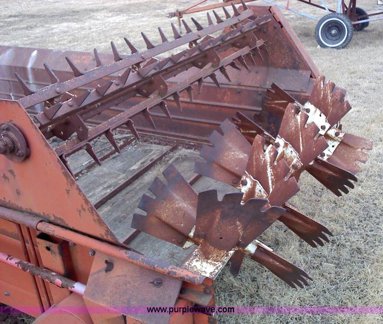 image for item 1806 International Harvester 555 manure spreader