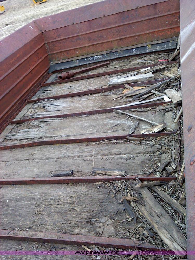 image for item 1806 International Harvester 555 manure spreader