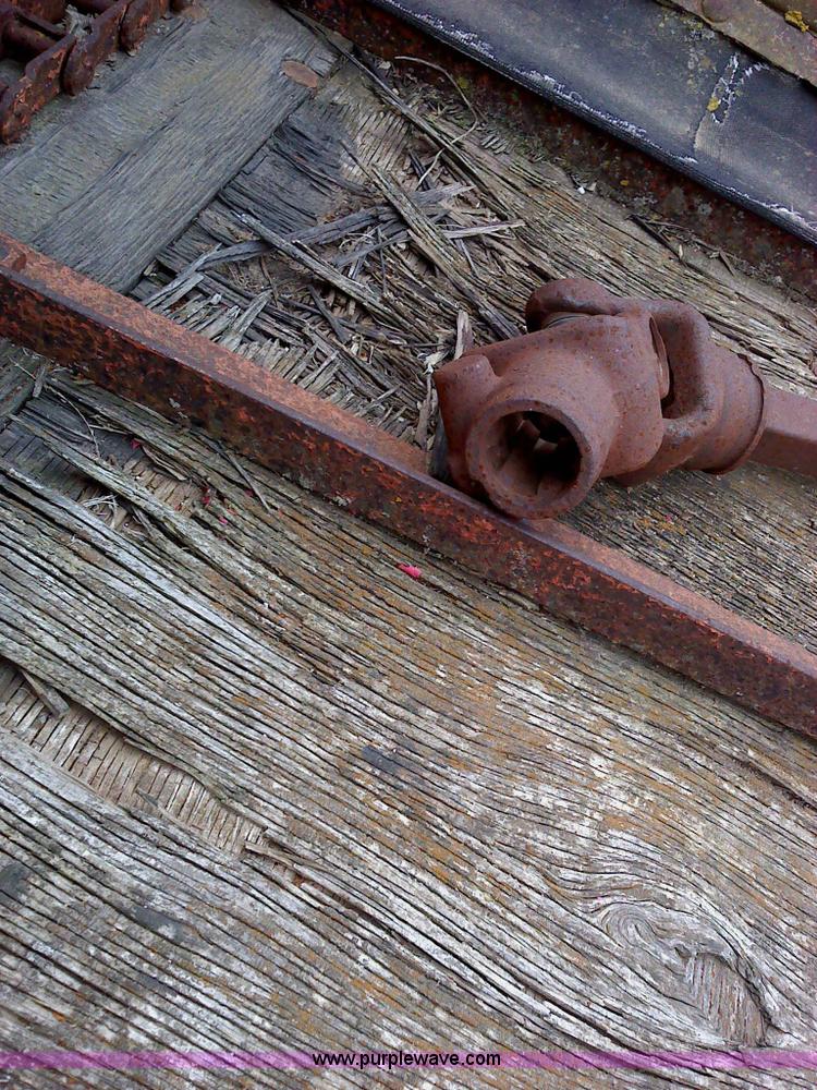 image for item 1806 International Harvester 555 manure spreader