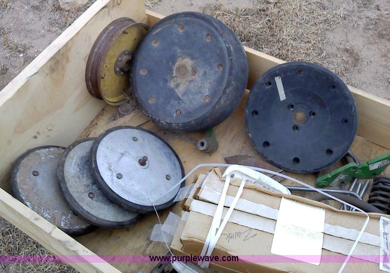 image for item 1824 Assorted planter parts