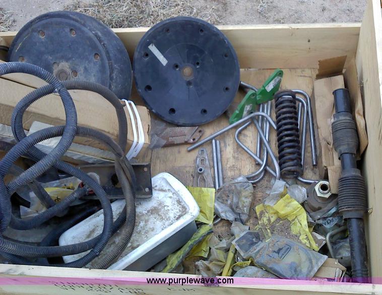 image for item 1824 Assorted planter parts