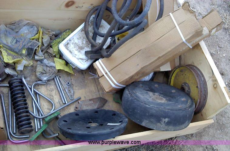 image for item 1824 Assorted planter parts