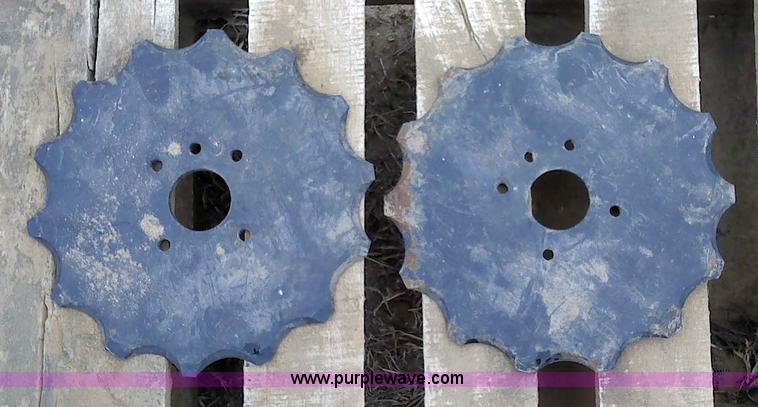 image for item 1824 Assorted planter parts