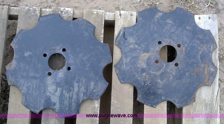 image for item 1824 Assorted planter parts