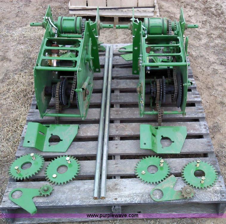 image for item 1832 John Deere 16R30 mechanical planter drive
