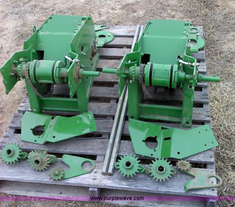 image for item 1832 John Deere 16R30 mechanical planter drive