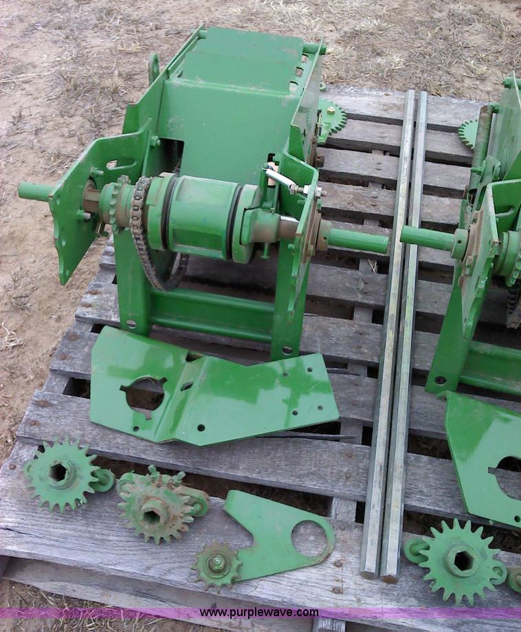 image for item 1832 John Deere 16R30 mechanical planter drive