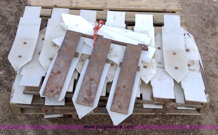 image for item 1833 Poly milo guards