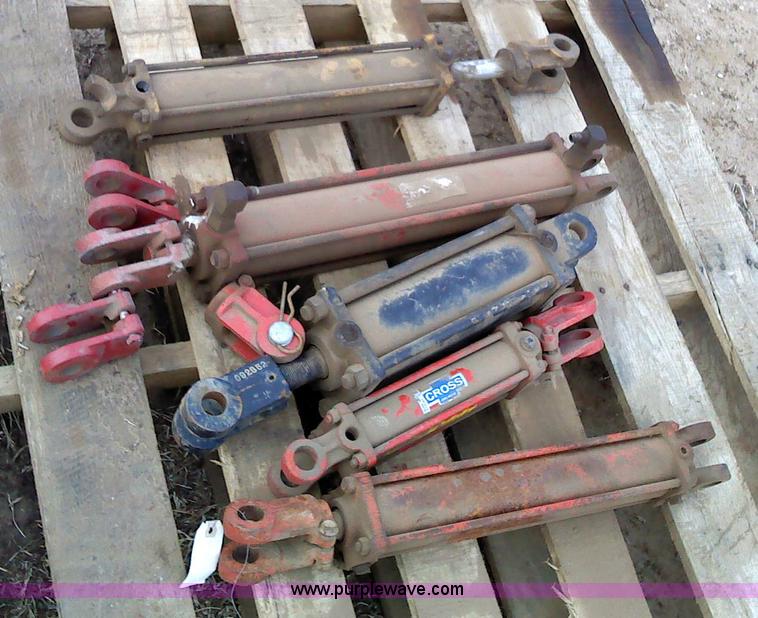 image for item 1835 (5) hydraulic cylinders