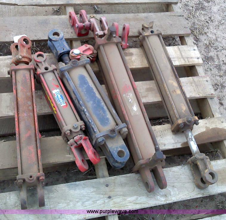 image for item 1835 (5) hydraulic cylinders