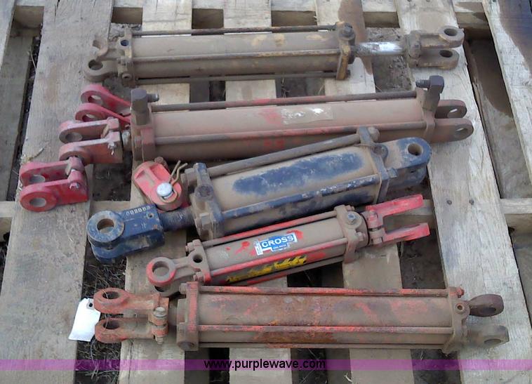 image for item 1835 (5) hydraulic cylinders