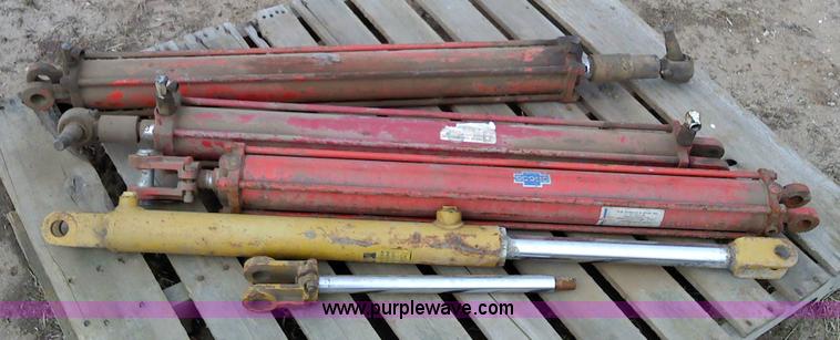 image for item 1836 (4) hydraulic cylinders