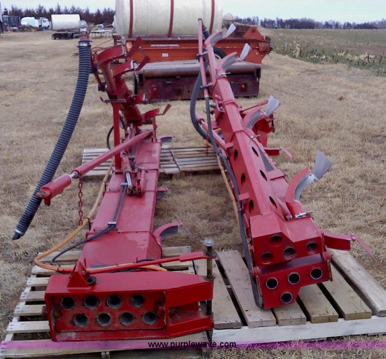 image for item 1839 CIH 30' Flex Air spreader booms