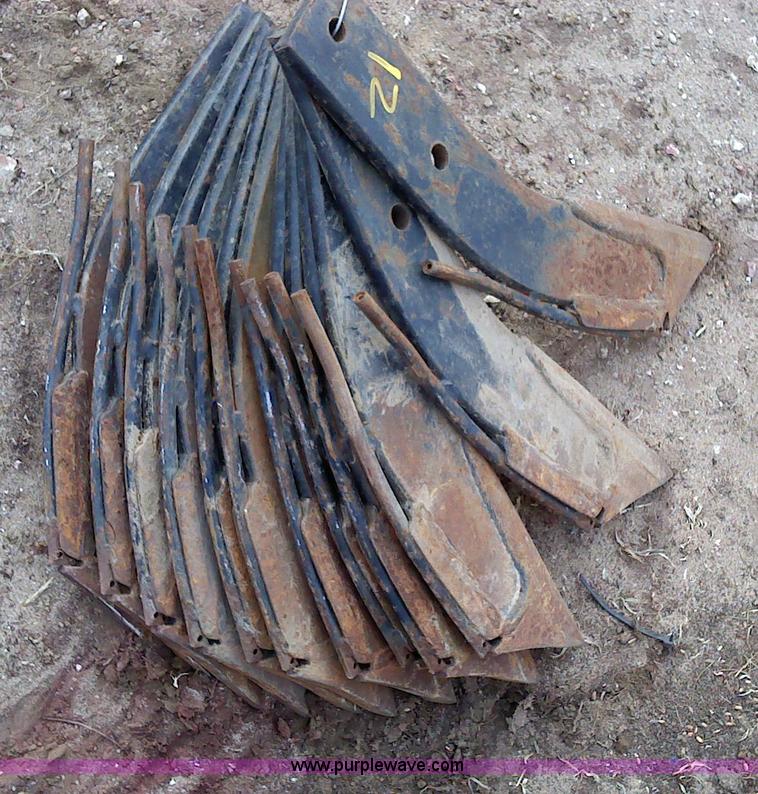 image for item 1846 (36) Adams single tube fertilizer knives