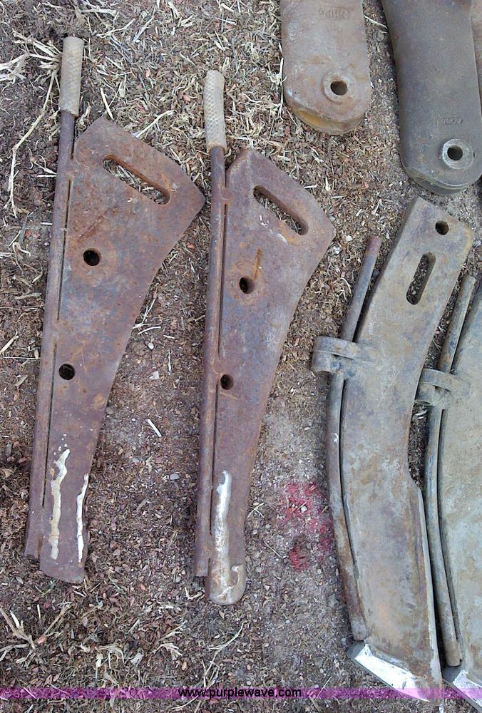 image for item 1849 (11) miscellaneous fertilizer knives and points