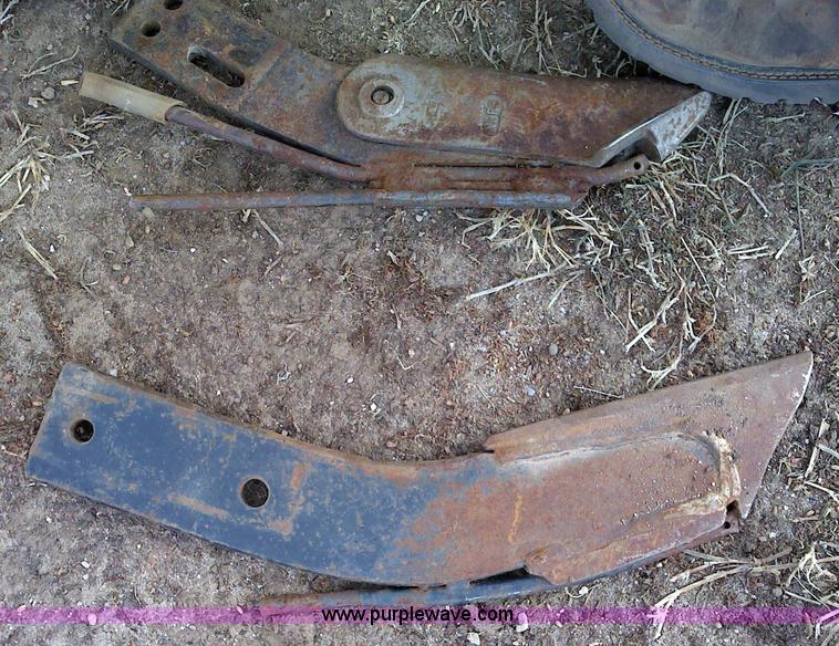 image for item 1849 (11) miscellaneous fertilizer knives and points