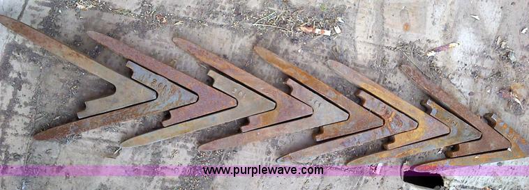 image for item 1849 (11) miscellaneous fertilizer knives and points