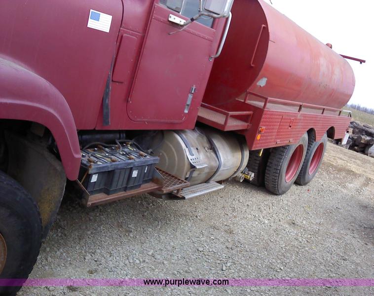 image for item 1850 1976 International 4300 tandem axle truck
