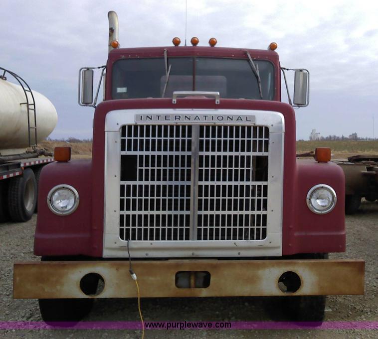 image for item 1850 1976 International 4300 tandem axle truck